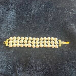 Elegant Richelieu Gold and Cream Pearl Bracelet with shell on clasp